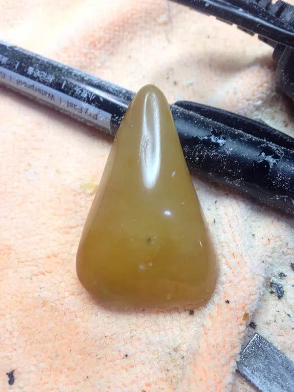 Beeswax Amber Pendant Necklace — material