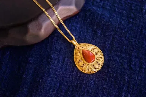 Nanhong Agate Filigree Pendant